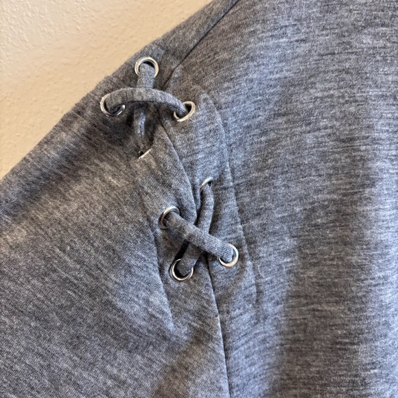 Chico's Zenergy Women's Gray Long Sleeve SZ 1 (Medium) EUC Scoop Neck - Picture 3 of 10